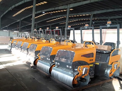 Распродажа Дорожный Каток 1.2ton Мини-уплотнитель Дорожный Каток На Асфальтовом Катке С Резиновой Шиной